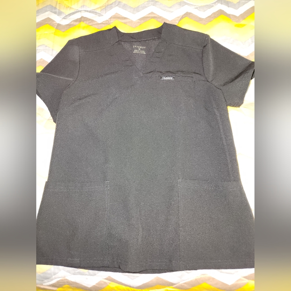 Jaanuu scrub top